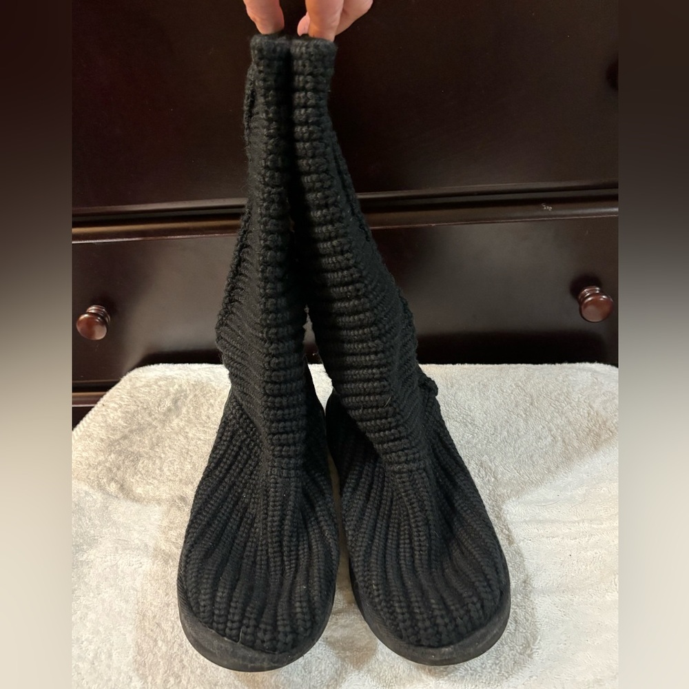 Knitted UGG shoes